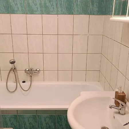 Hobiti Doupe Apartment *
